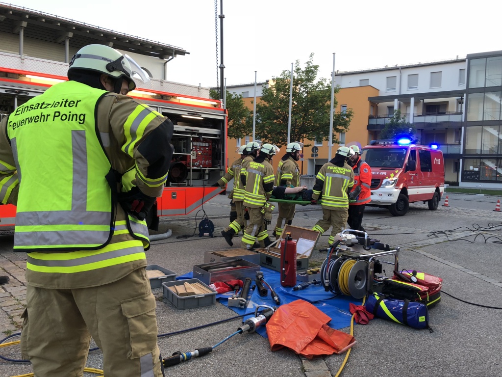 Zugübung - Technische Hilfeleistung - Verkehrsunfall - Freiwillige ...